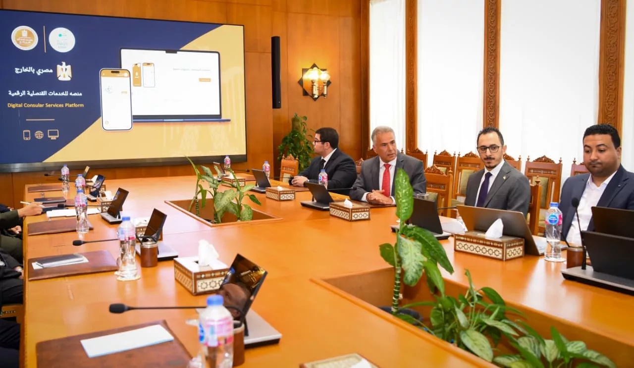 متابعة إنشاء منصة للخدمات القنصلية للمصريين بالخارج