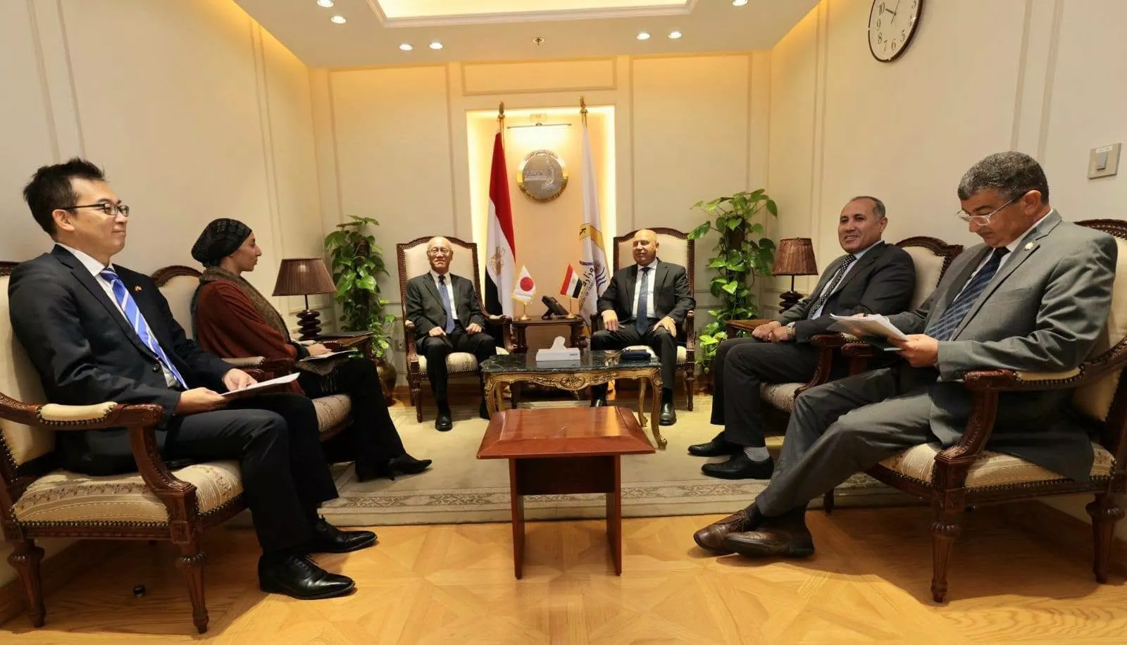 وزير النقل يجتمع مع سفير اليابان 