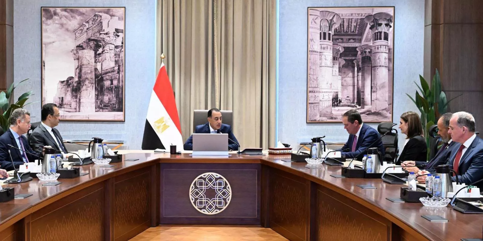 رئيس الوزراء يلتقي رئيس مجلس الإدارة والرئيس التنفيذي لشركة سيسكو