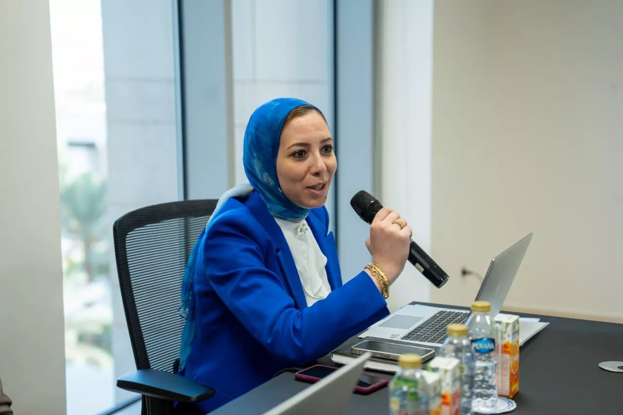 وزير البترول يجتمع مع رؤساء تحرير الصحف ومقدمي البرامج الحوارية