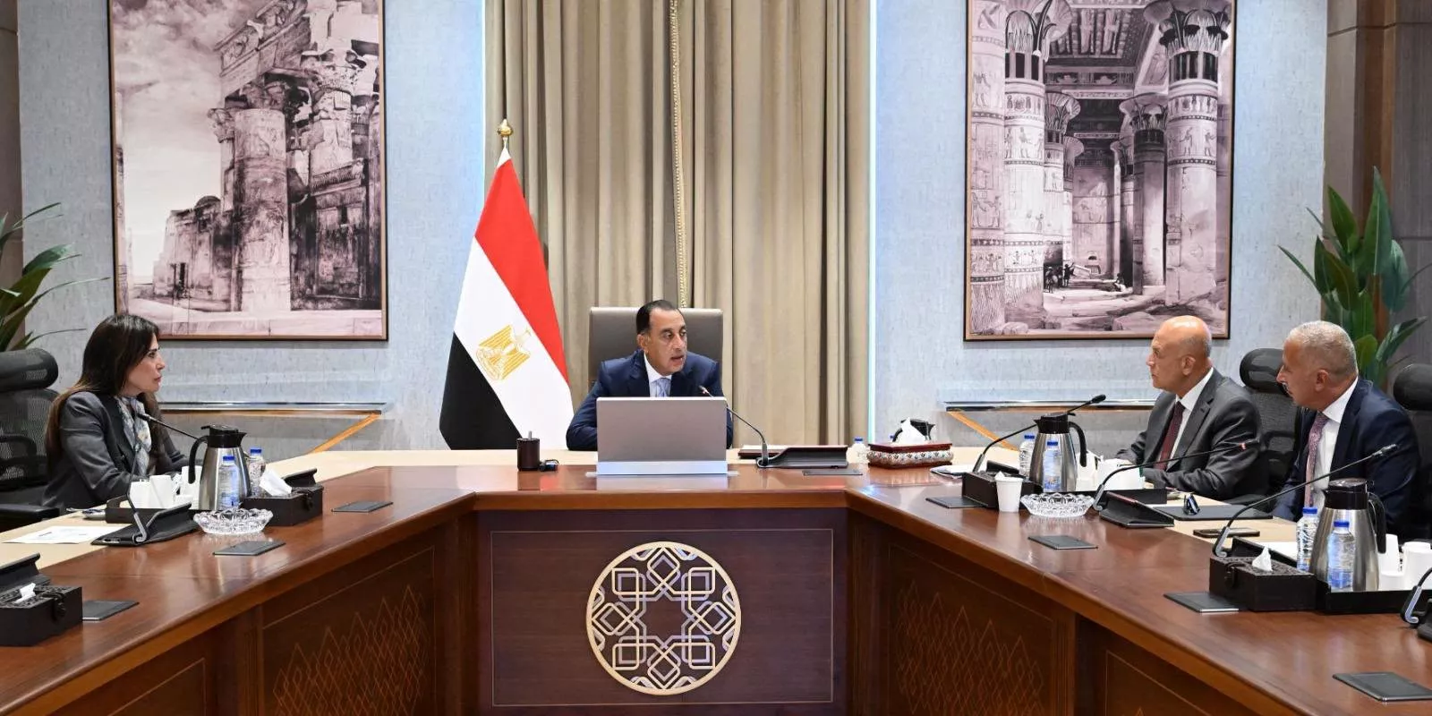 مدبولي يتابع الموقف الحالي لمشروعات تحلية مياه البحر