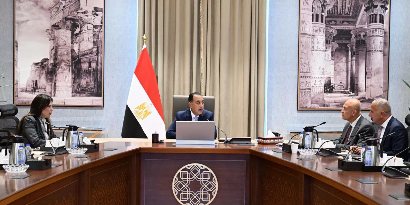 مدبولي يتابع الموقف الحالي لمشروعات تحلية مياه البحر