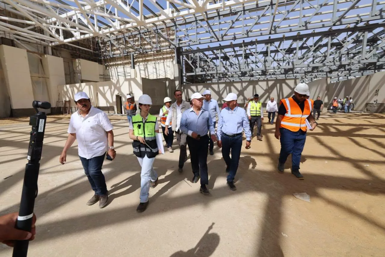 وزير النقل يتفقد الخط الأول من شبكة القطار الكهربائي السريع