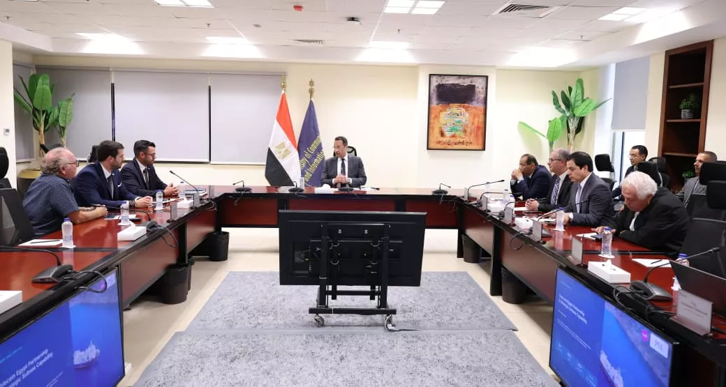 توقيع اتفاقية بين شركتي المصرية للاتصالات وPSL اليونانية