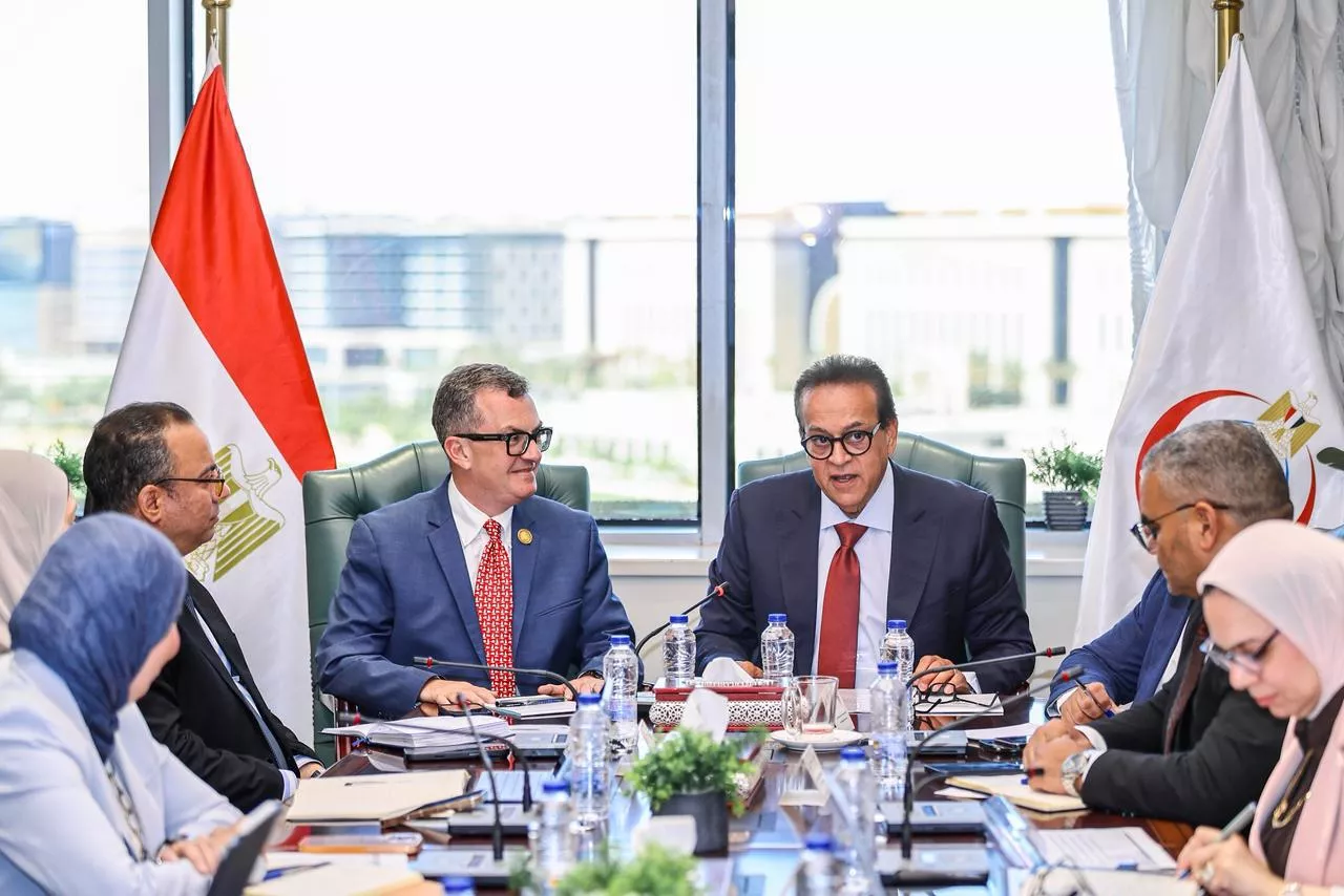 وزيرا الصحة والتخطيط يناقشان متابعة مشروعات القطاع الصحي 