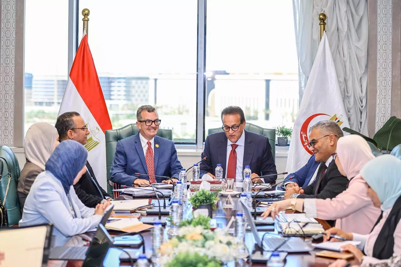 وزيرا الصحة والتخطيط يناقشان متابعة مشروعات القطاع الصحي 