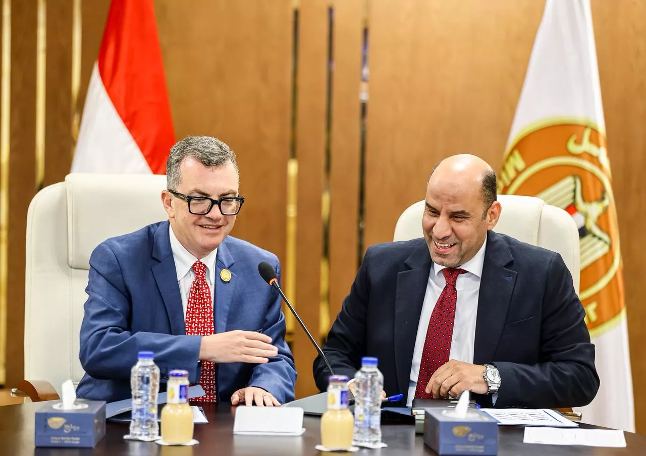 بحث سبل تعزيز التعاون بين وزيرا العمل والتخطيط