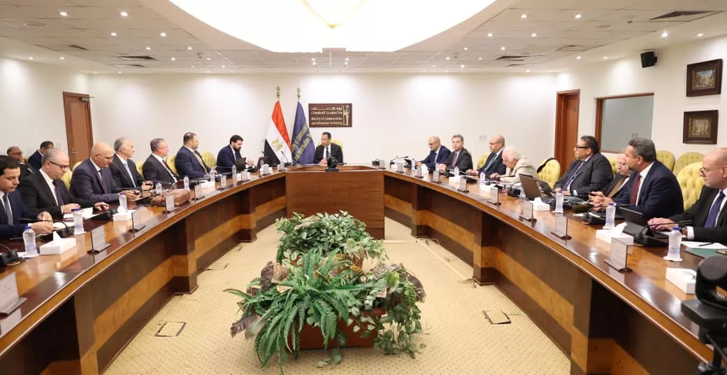 وزير الاتصالات يجتمع مع وفد شركة هيكا داتا