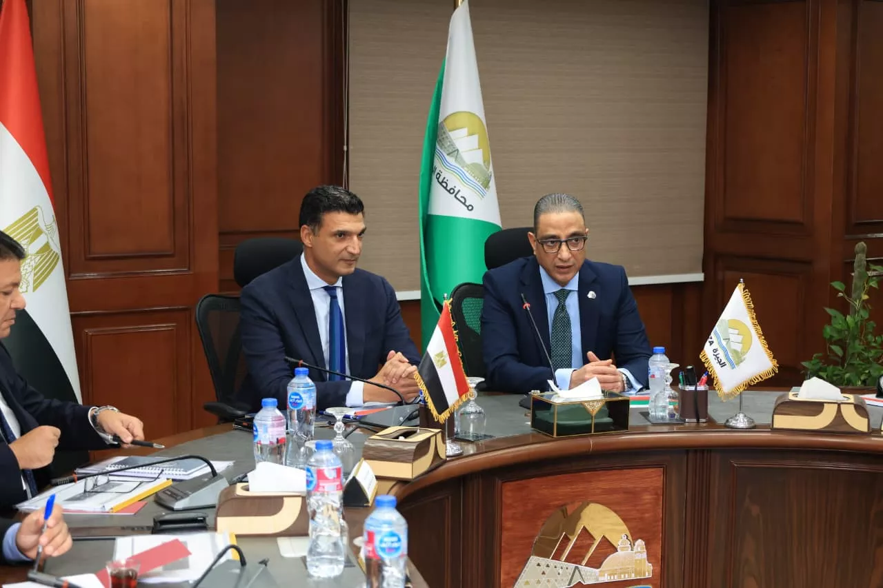 وزير الصناعة في اجتماع مع محافظ الجيزة