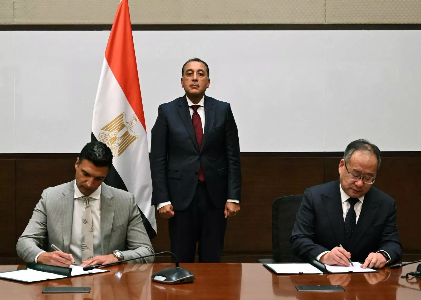 توقيع مذكرة تفاهم بين وزارة الصناعة ومجموعة لينج لونج