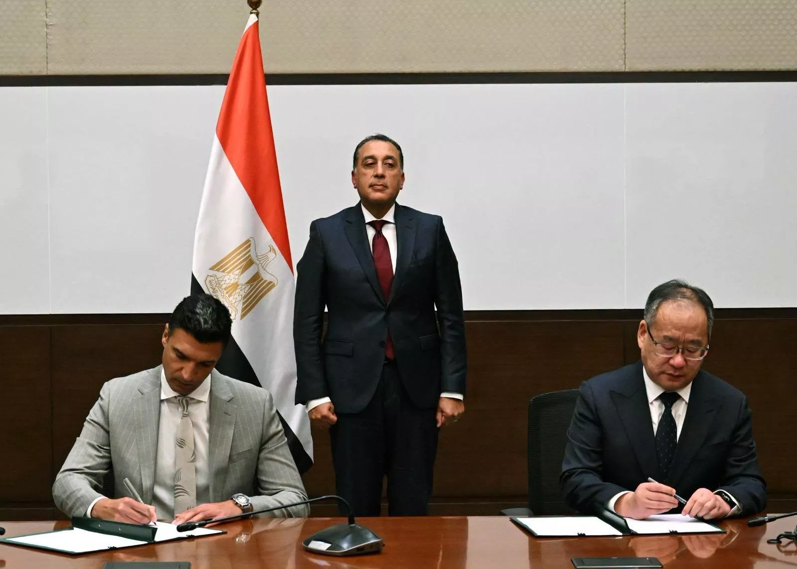 توقيع مذكرة تفاهم بين وزارة الصناعة ومجموعة لينج لونج