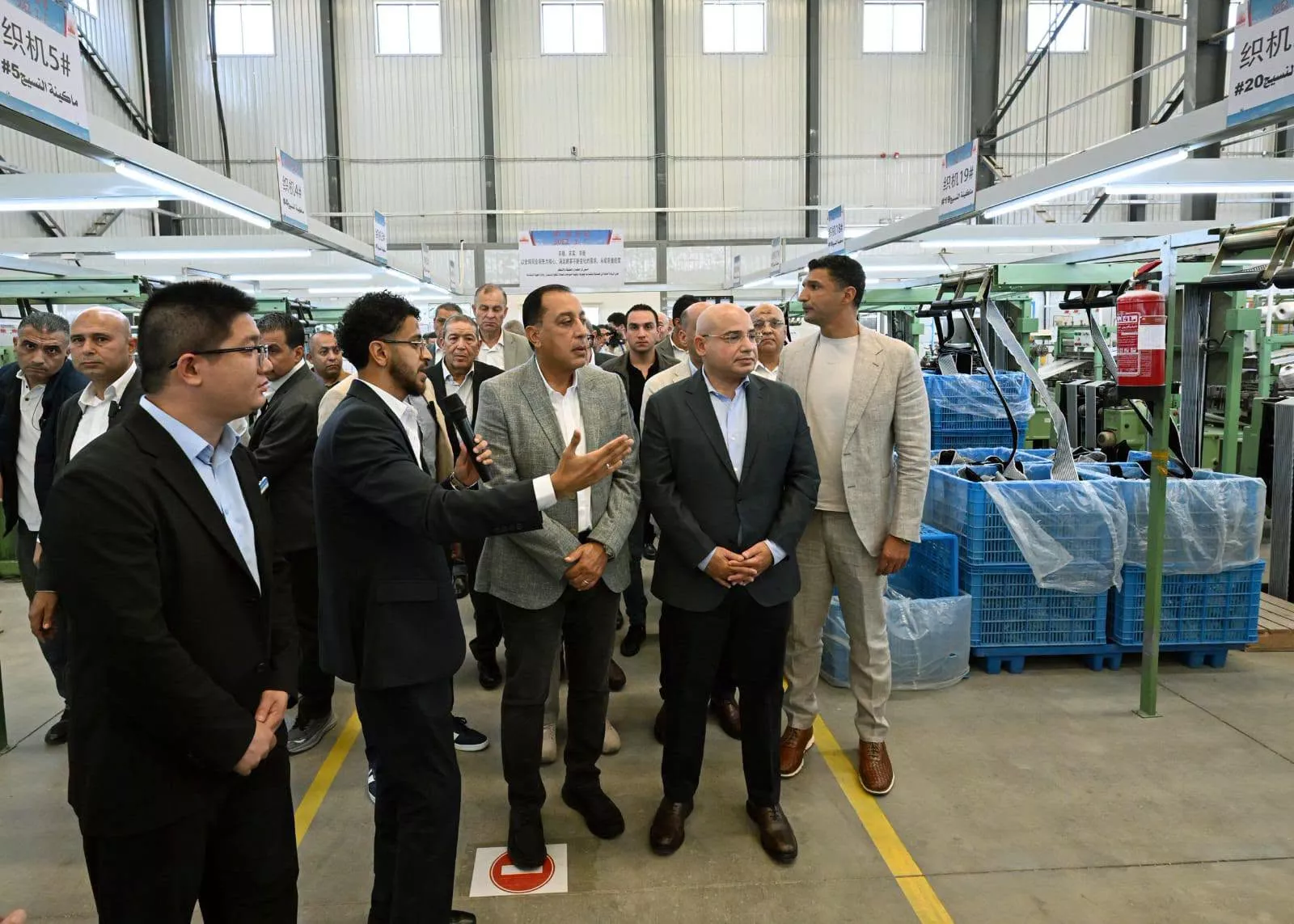 رئيس الوزراء يفتتح مصنع ليجيالونغ لصناعة الفرش ومنتجات الأبواب والنوافذ