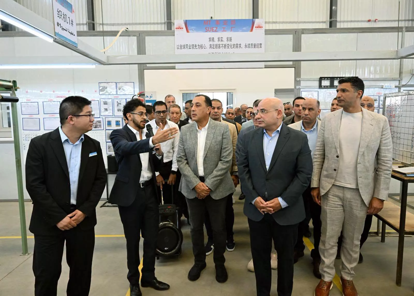 رئيس الوزراء يفتتح مصنع ليجيالونغ لصناعة الفرش ومنتجات الأبواب والنوافذ