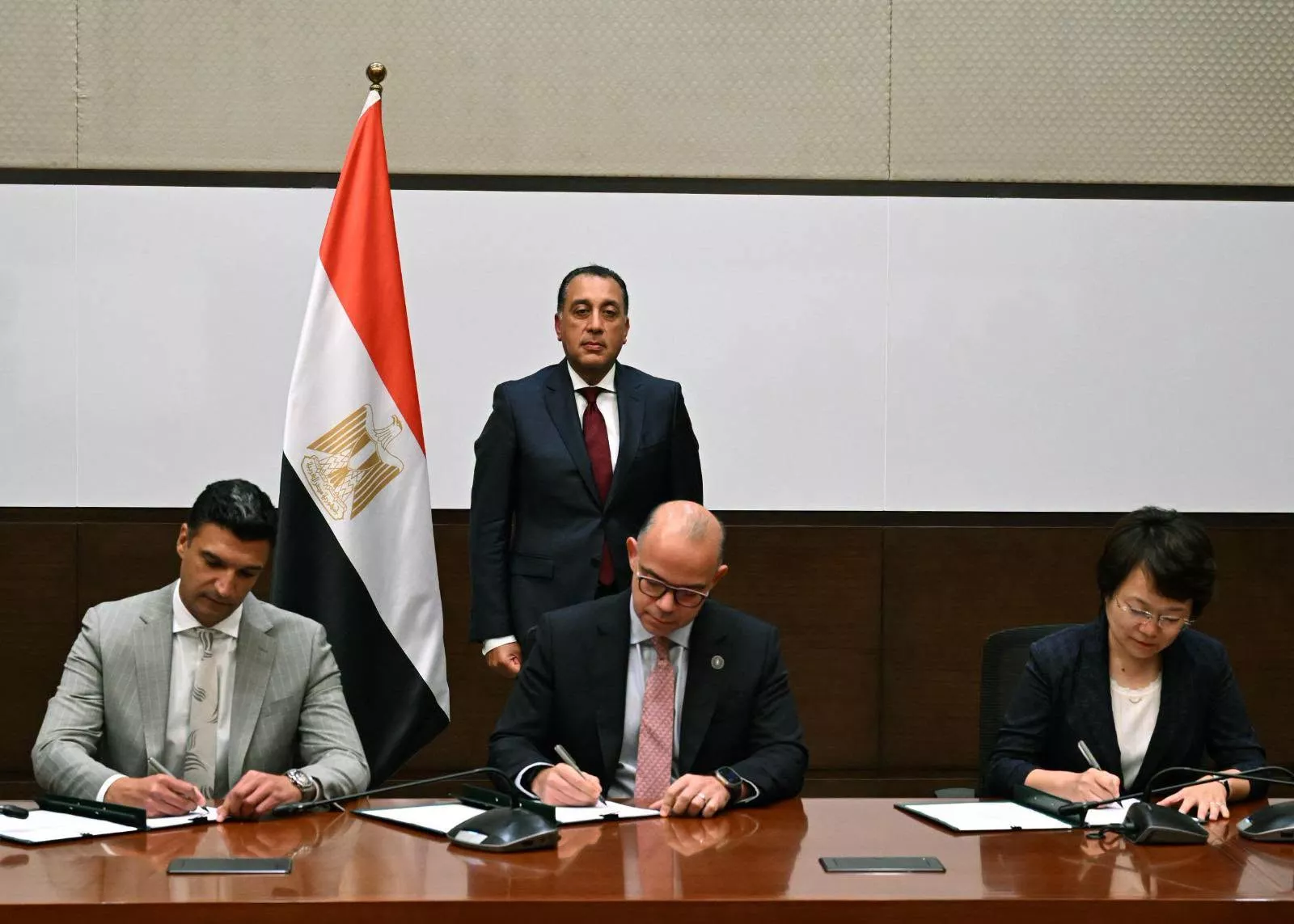 توقيع مذكرة تفاهم لإقامة قاعدة لتخطيط وإنشاء مصانع السيارات