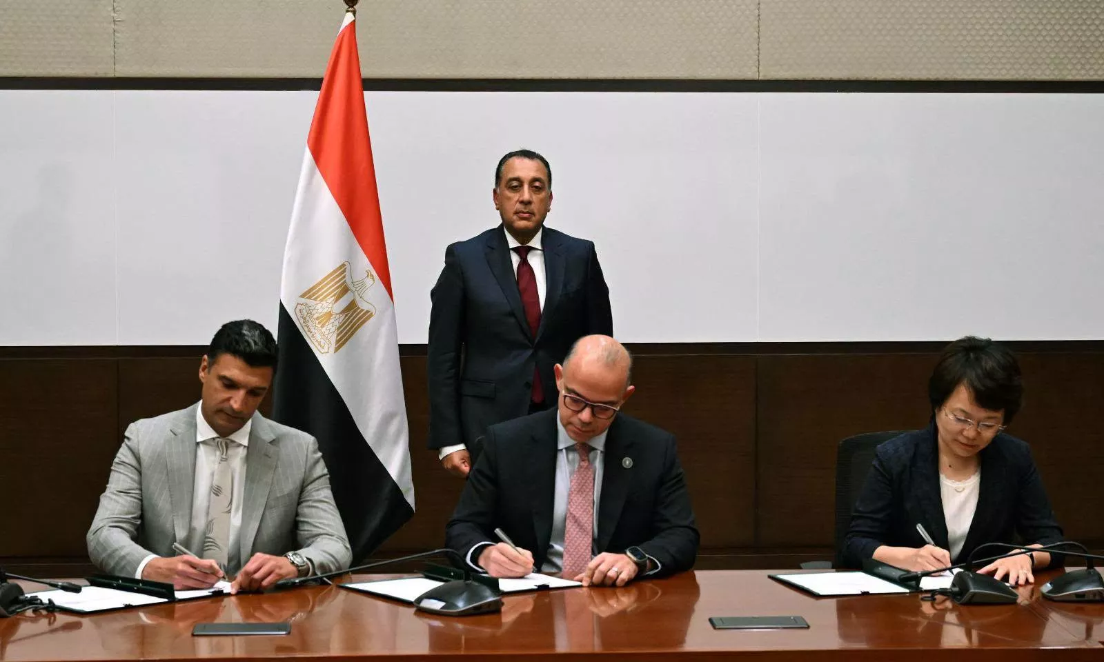 توقيع مذكرة تفاهم لإقامة قاعدة لتخطيط وإنشاء مصانع السيارات