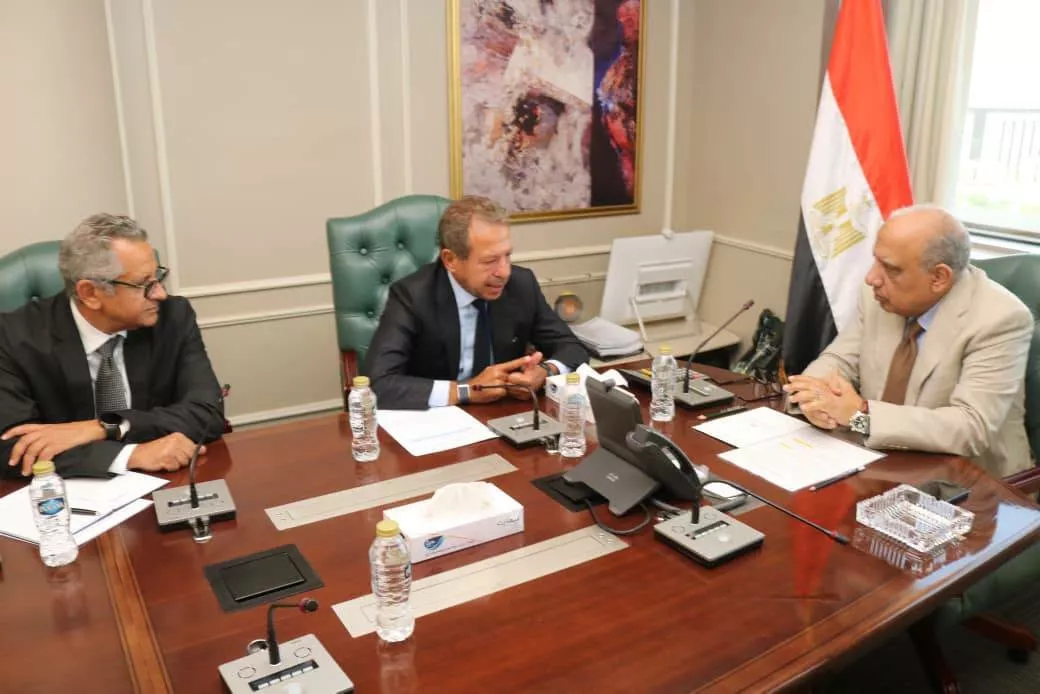 وزير الكهرباء يجتمع مع وفد شركة أوراسكوم للإنشاءات