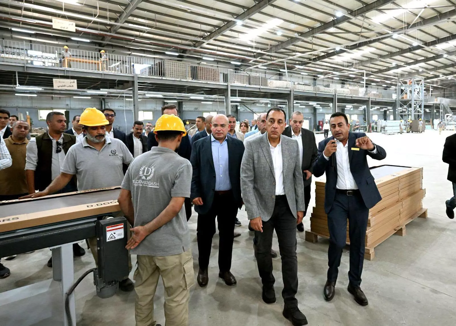 رئيس الوزراء يفتتح المرحلة الأولى من مصنع ديزاينى دورز