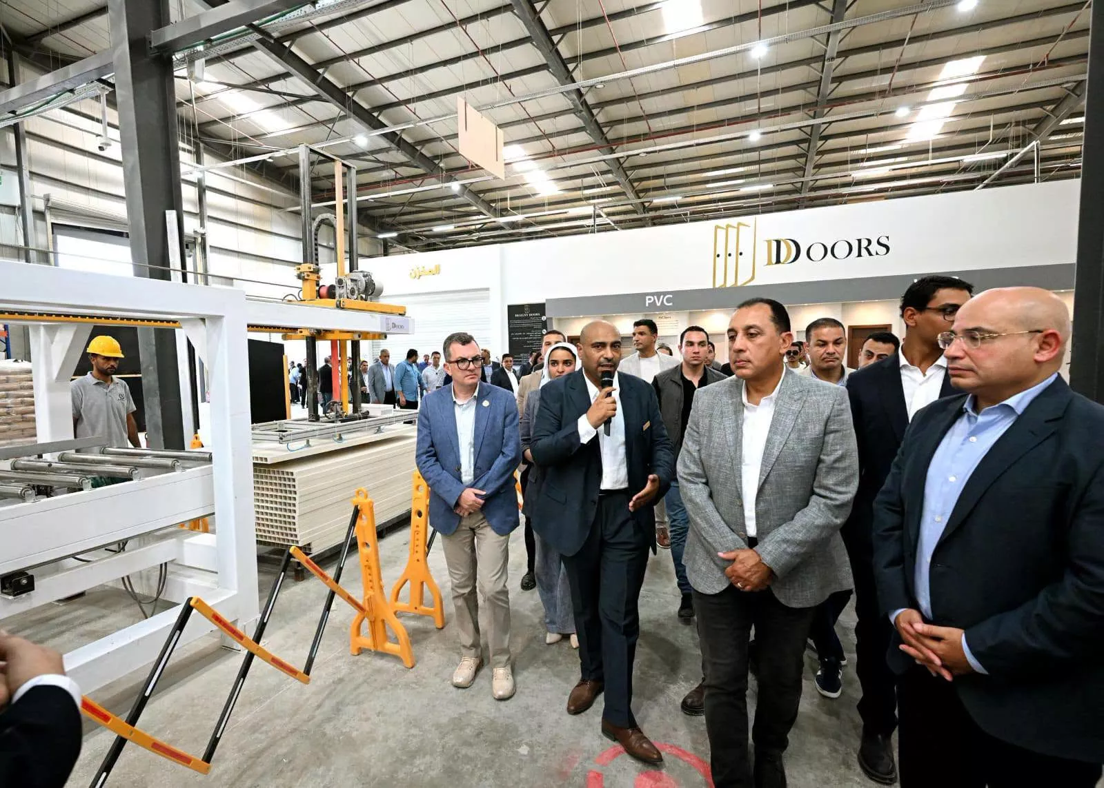 رئيس الوزراء يفتتح المرحلة الأولى من مصنع ديزاينى دورز