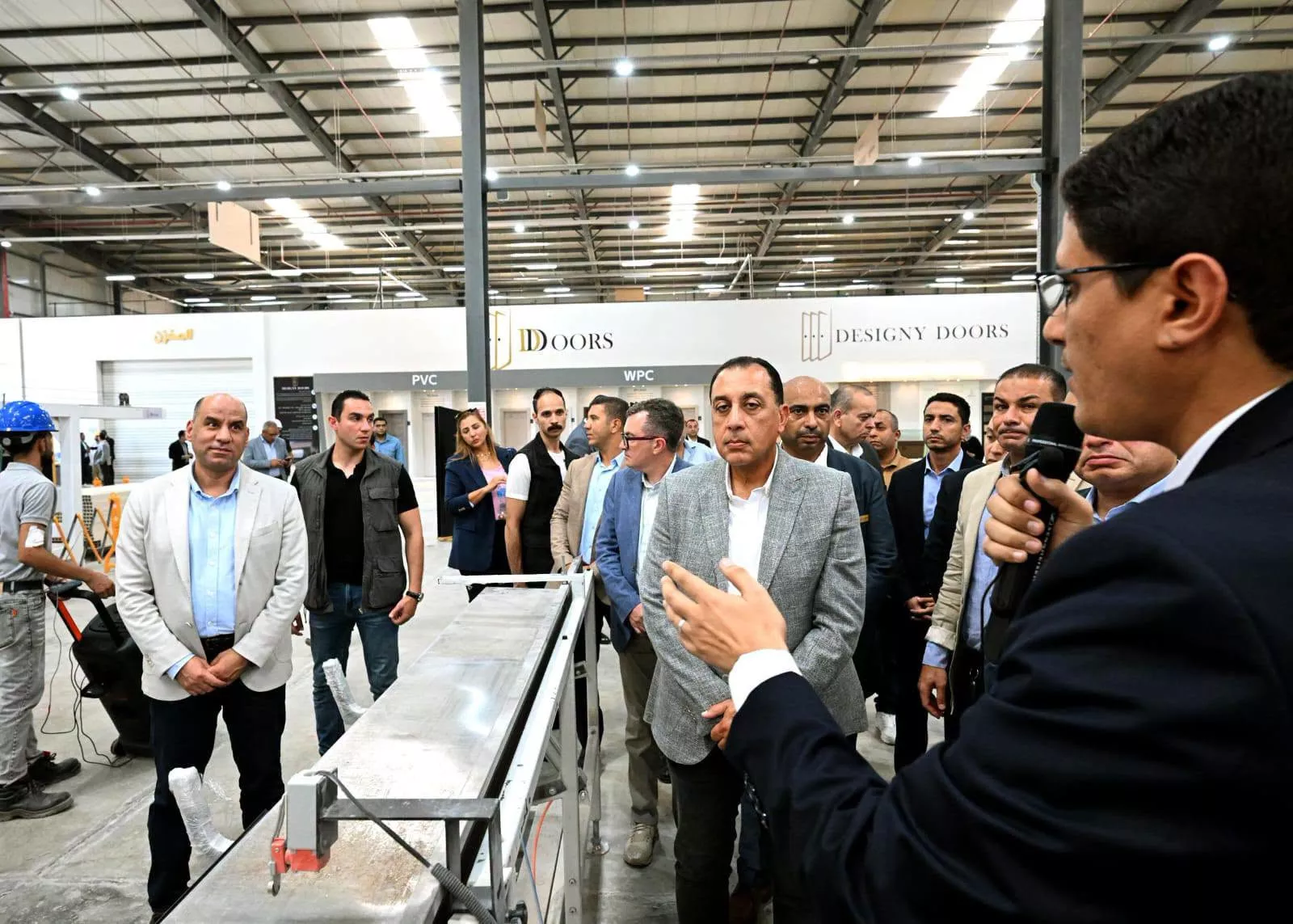 رئيس الوزراء يفتتح المرحلة الأولى من مصنع ديزاينى دورز