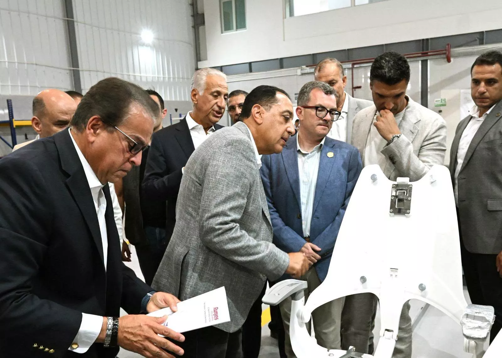 رئيس الوزراء يفتتح مصنعي تكنوفيجن لتجهيز سيارات الإسعاف
