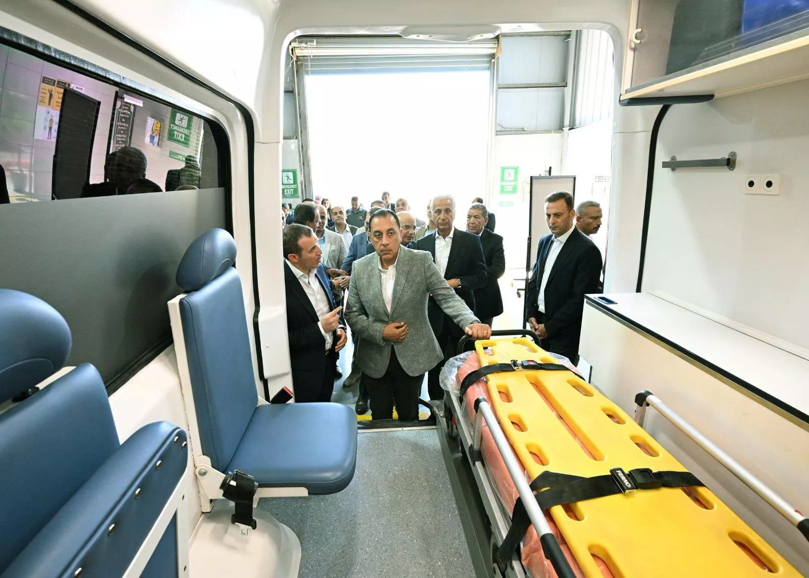 رئيس الوزراء يفتتح مصنعي تكنوفيجن لتجهيز سيارات الإسعاف