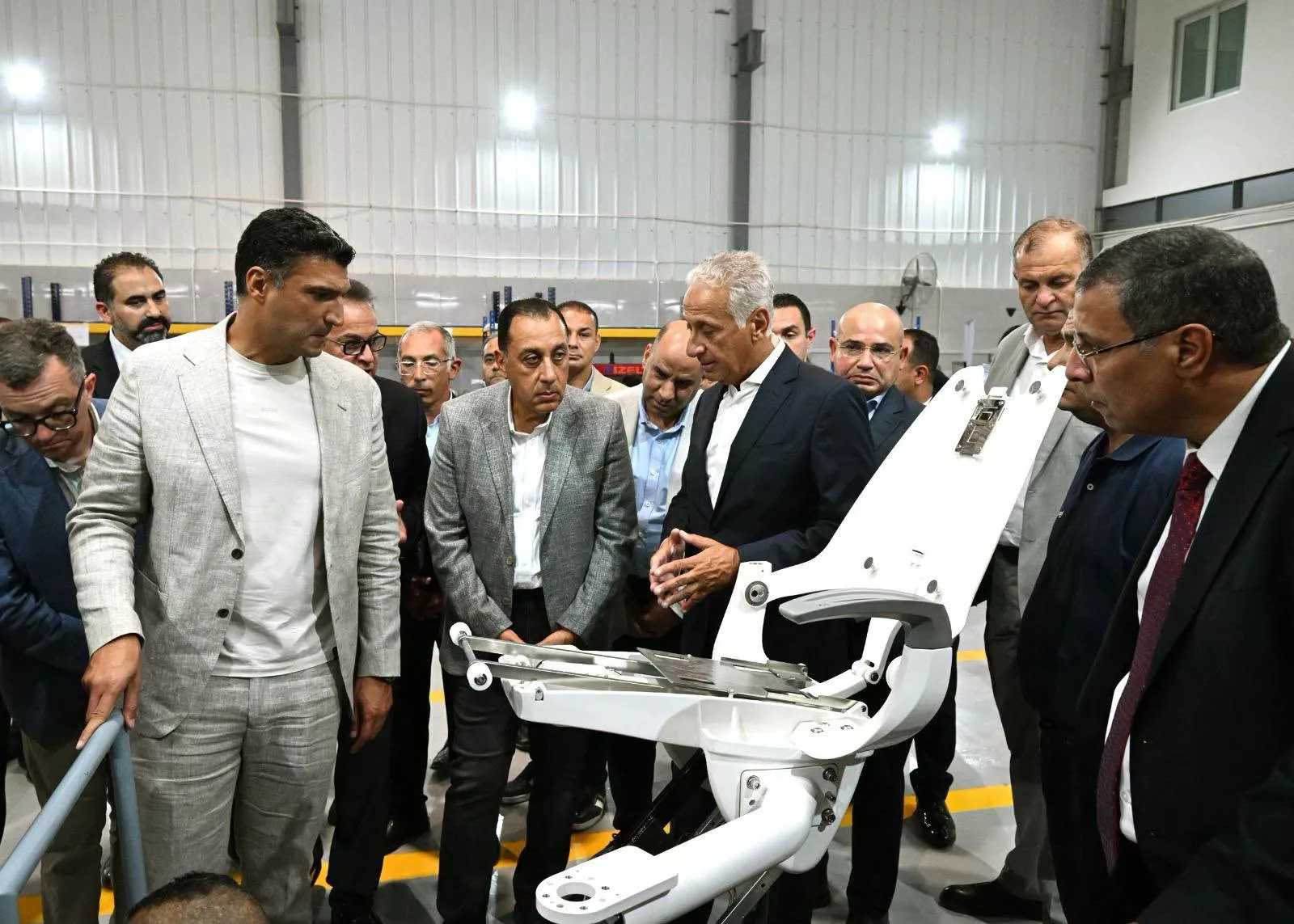 رئيس الوزراء يفتتح مصنعي تكنوفيجن لتجهيز سيارات الإسعاف