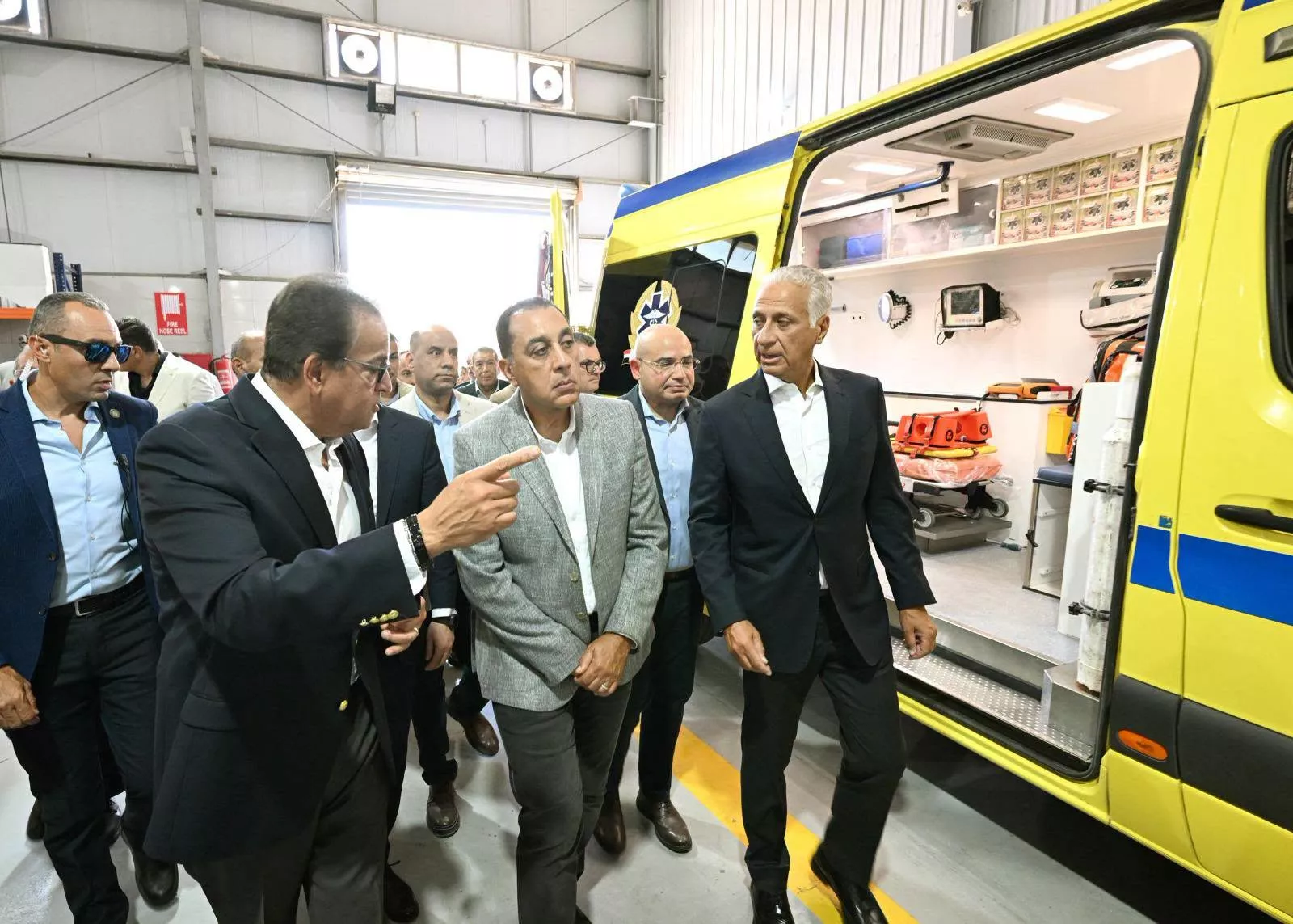 رئيس الوزراء يفتتح مصنعي تكنوفيجن لتجهيز سيارات الإسعاف