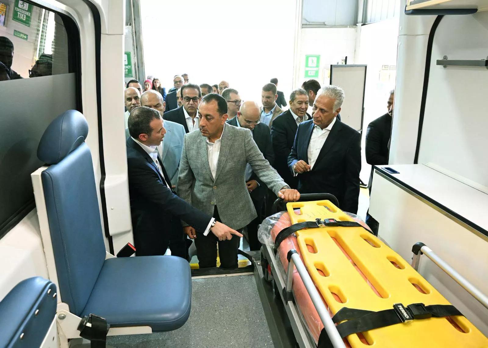 رئيس الوزراء يفتتح مصنعي تكنوفيجن لتجهيز سيارات الإسعاف