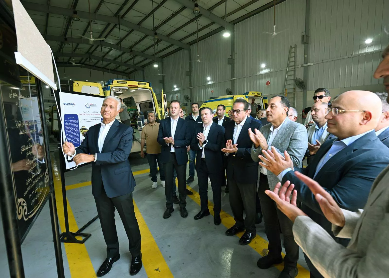 رئيس الوزراء يفتتح مصنعي تكنوفيجن لتجهيز سيارات الإسعاف