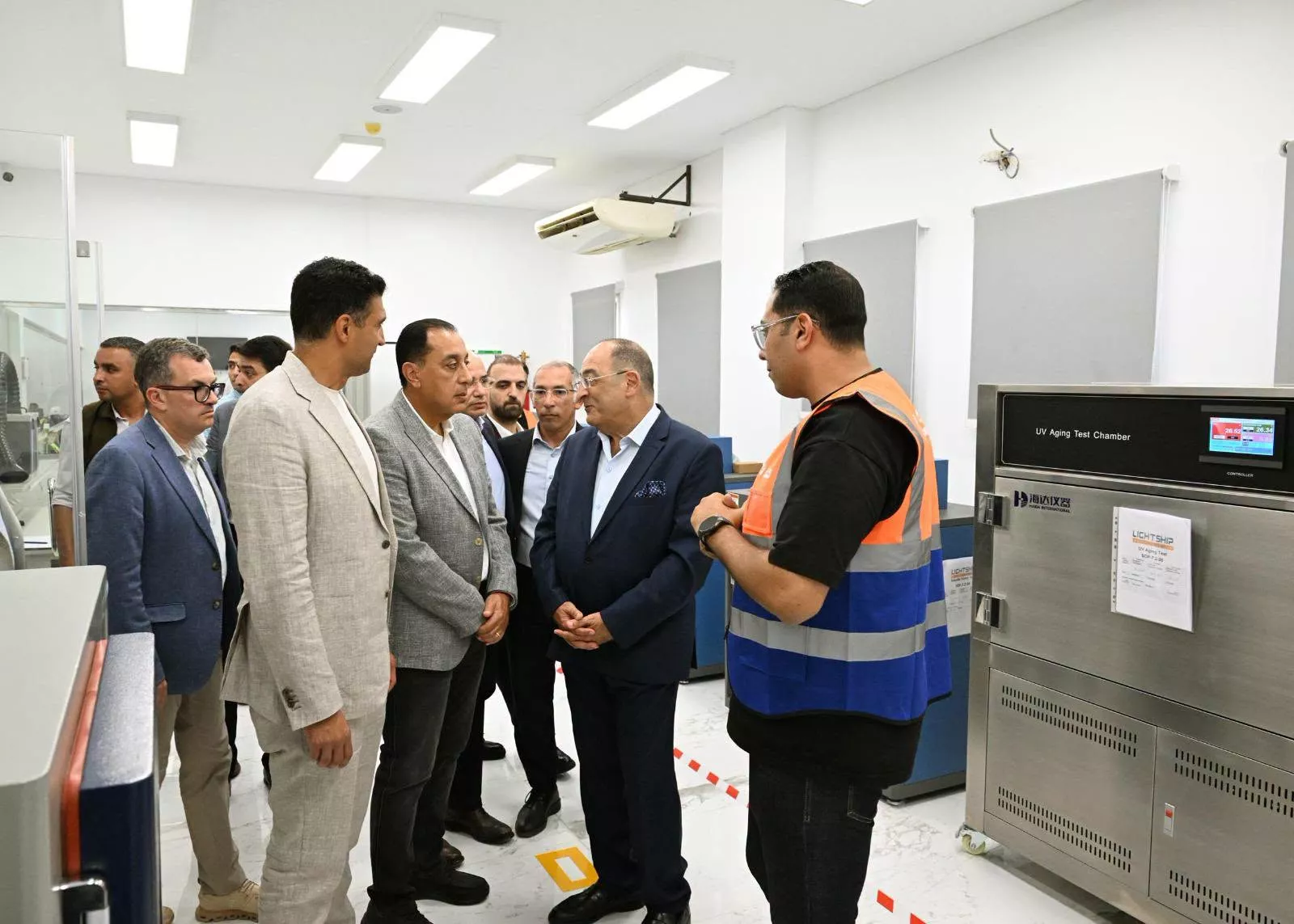 مدبولي يفتتح توسعات شركة سيراج بمصنع فلير لأنظمة الإضاءة الحديثة