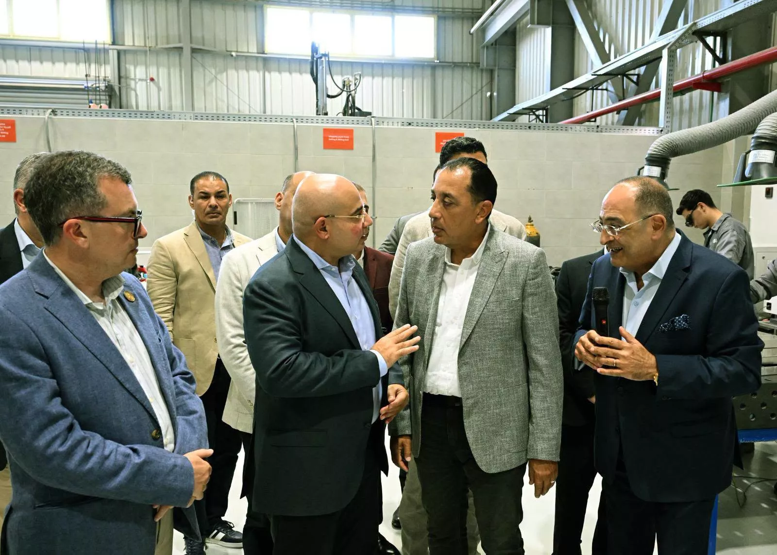 مدبولي يفتتح توسعات شركة سيراج بمصنع فلير لأنظمة الإضاءة الحديثة
