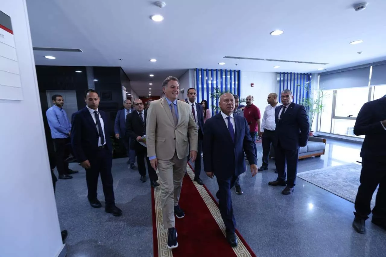 وزير النقل ونظيره الفرنسي يتفقدان محطة تحيا مصر 
