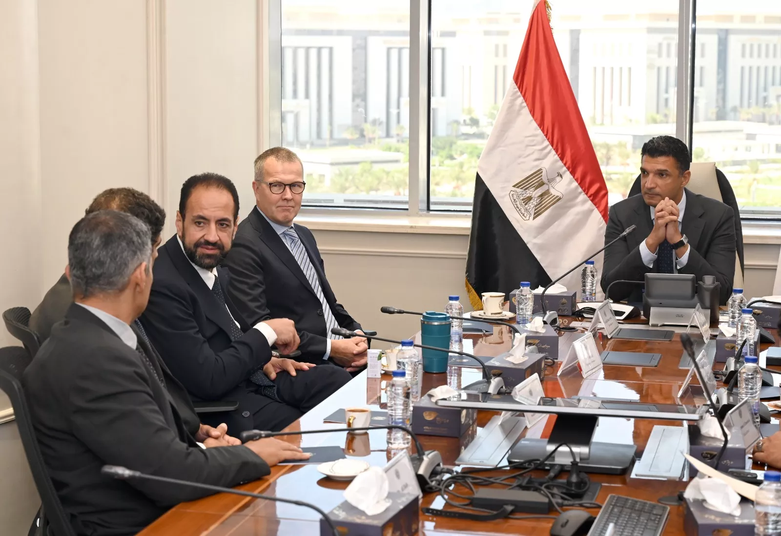 وزير الصناعة يجتمع مع الرئيس التنفيذي لشركة كيكيلا بي في بي