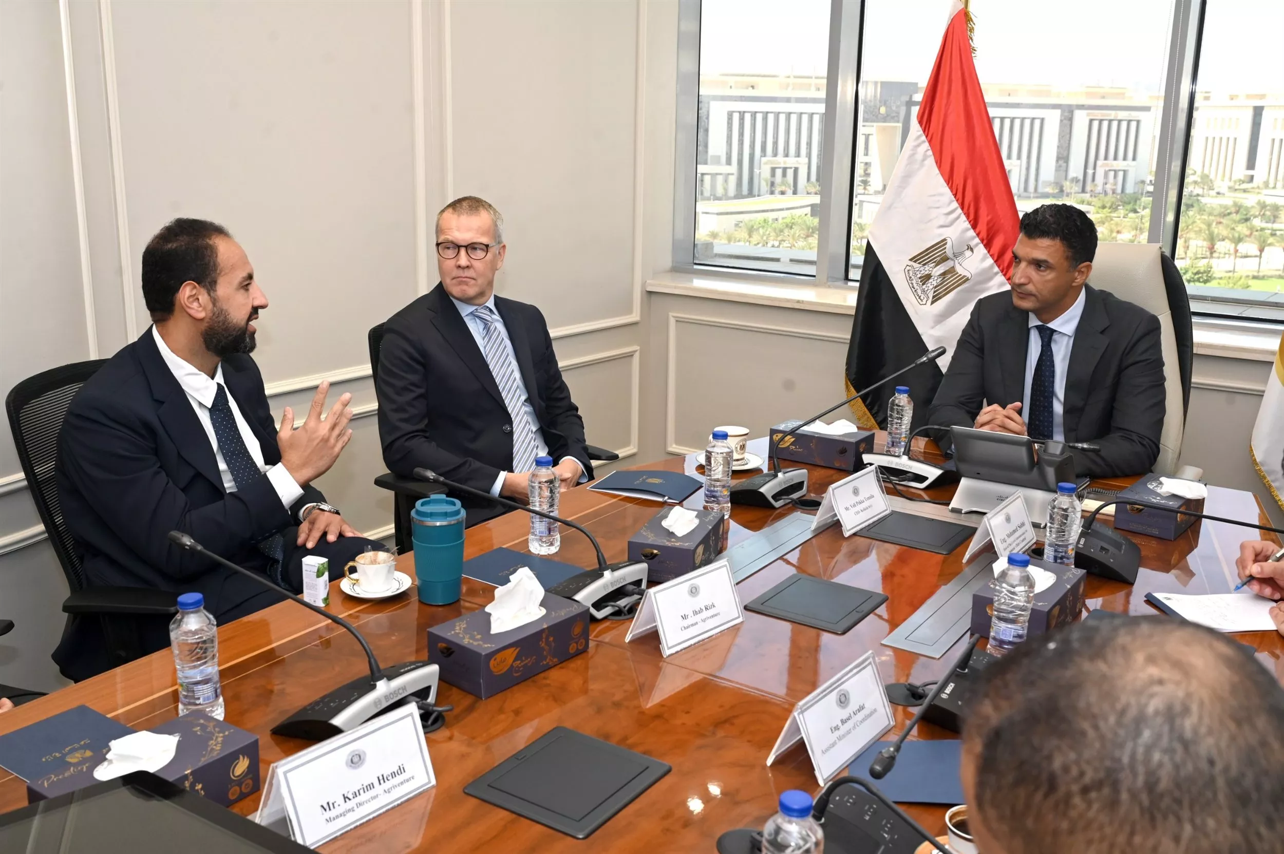 وزير الصناعة يجتمع مع الرئيس التنفيذي لشركة كيكيلا بي في بي