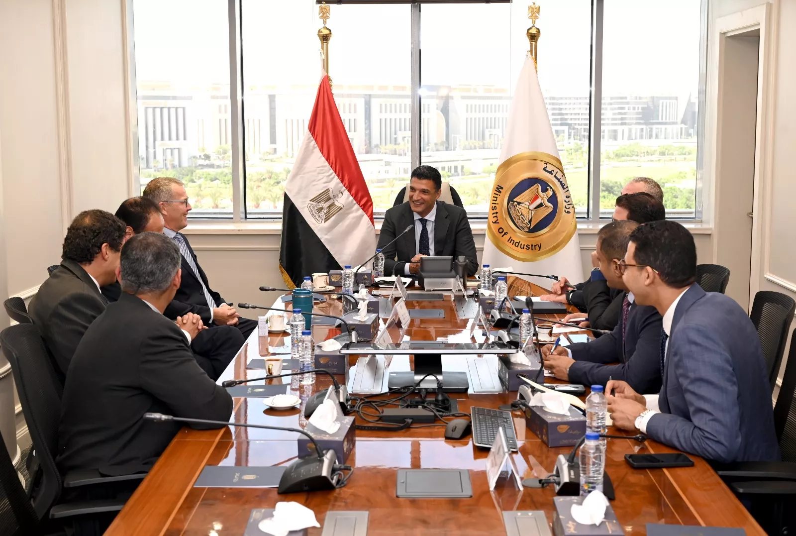 وزير الصناعة يجتمع مع الرئيس التنفيذي لشركة كيكيلا بي في بي