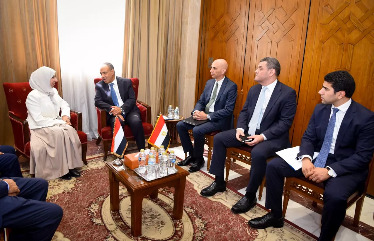 وزير الخارجية يلتقي نظيرته اليمنية