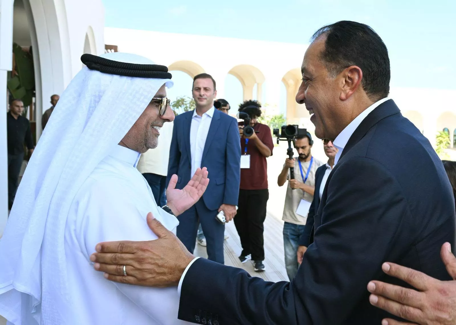 رئيس الوزراء يبدأ جولة تفقدية بمشروعات تنمية مدينة رأس الحكمة الجديدة