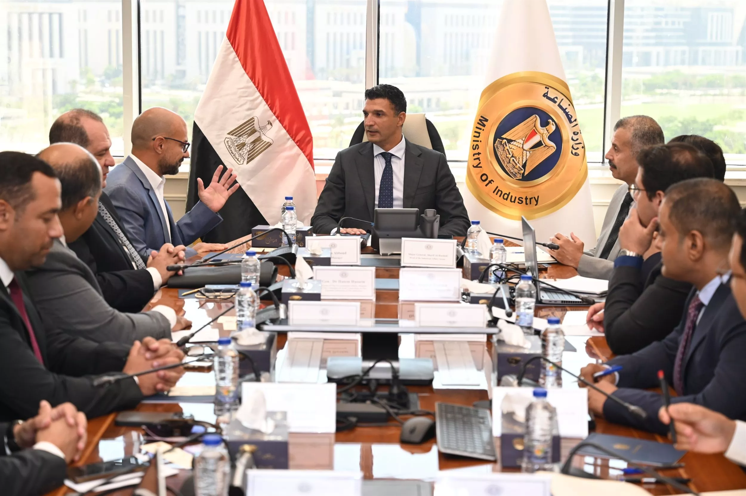 وزير الصناعة يجتمع مع ممثلي شركة بيتي مصر للصناعات الغذائية