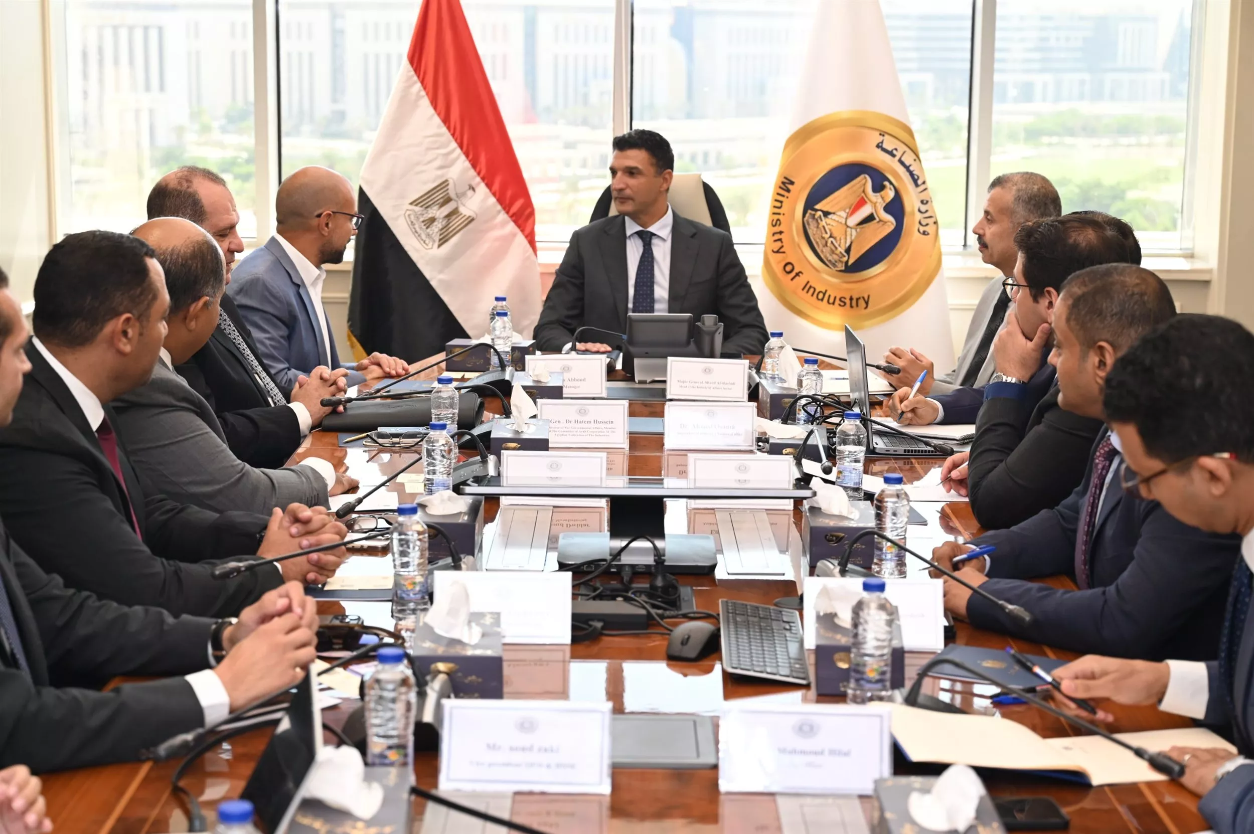وزير الصناعة يجتمع مع ممثلي شركة بيتي مصر للصناعات الغذائية