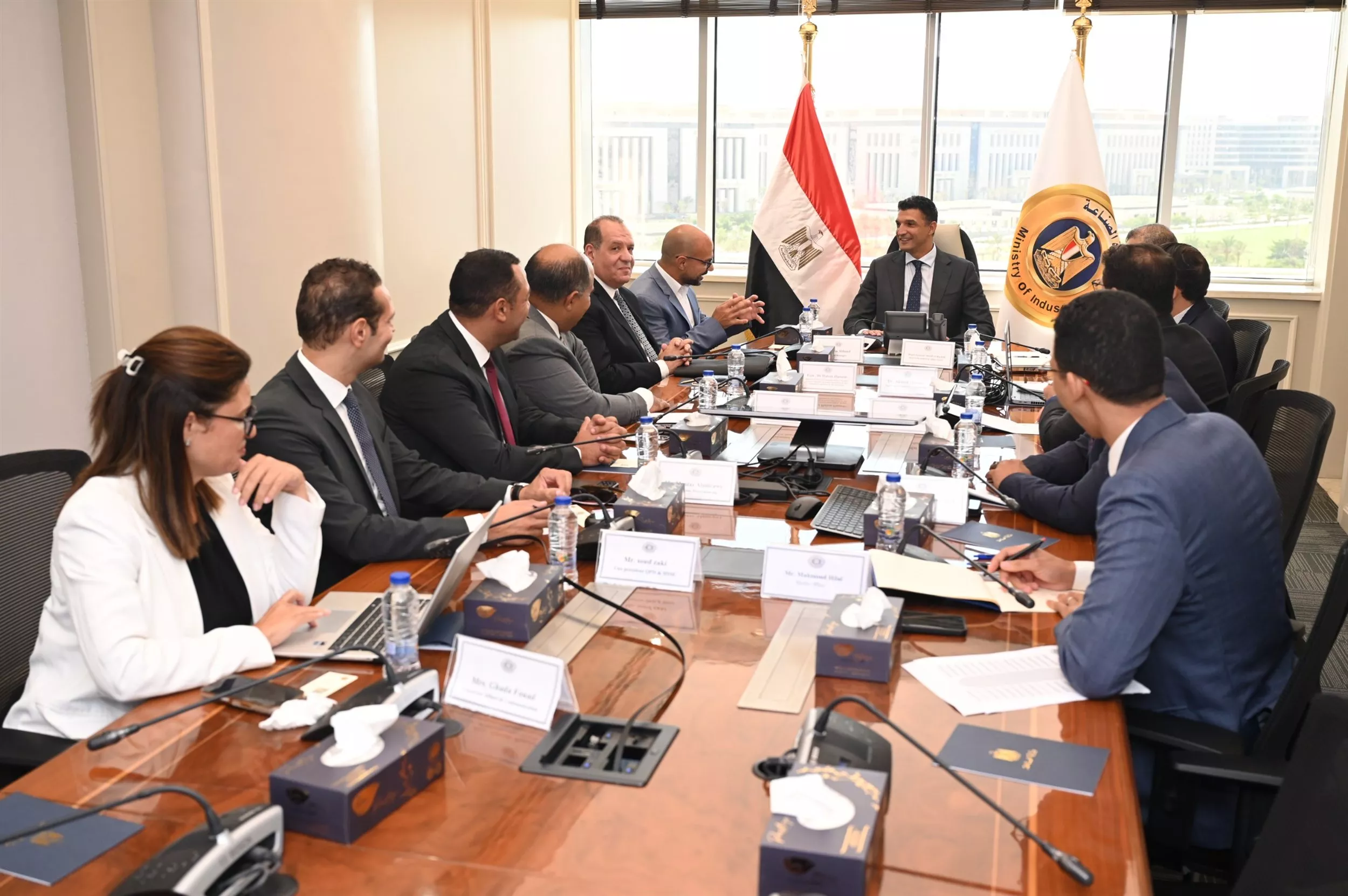 وزير الصناعة يجتمع مع ممثلي شركة بيتي مصر للصناعات الغذائية