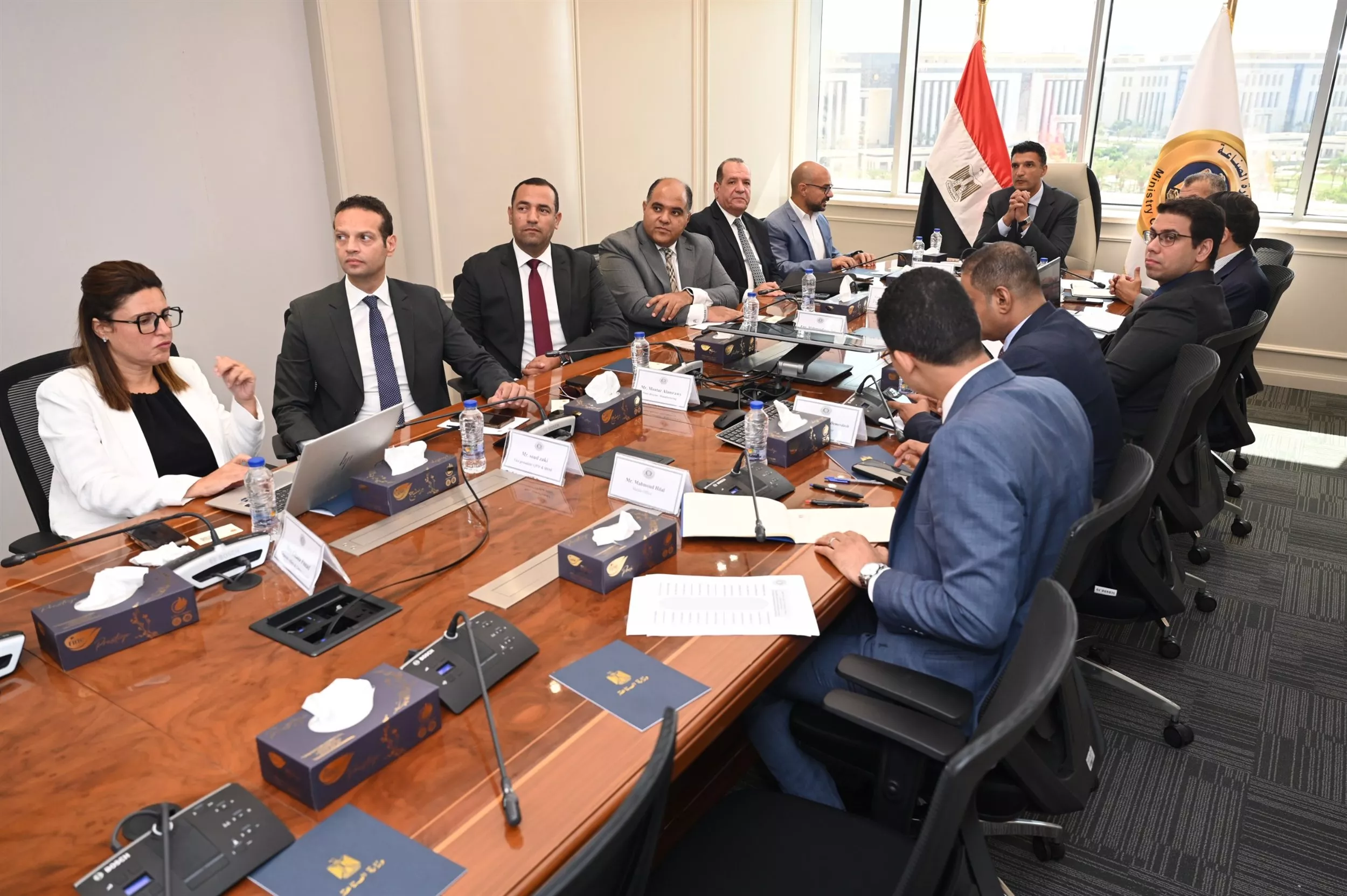 وزير الصناعة يجتمع مع ممثلي شركة بيتي مصر للصناعات الغذائية
