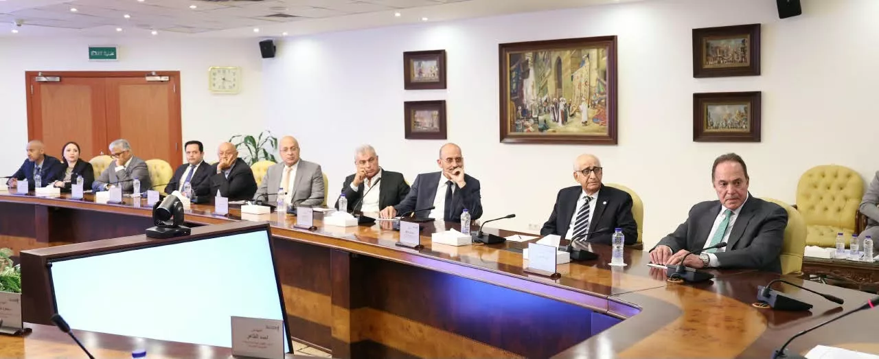 وزير الاتصالات يجتمع مع وفد جمعية رجال الأعمال المصريين