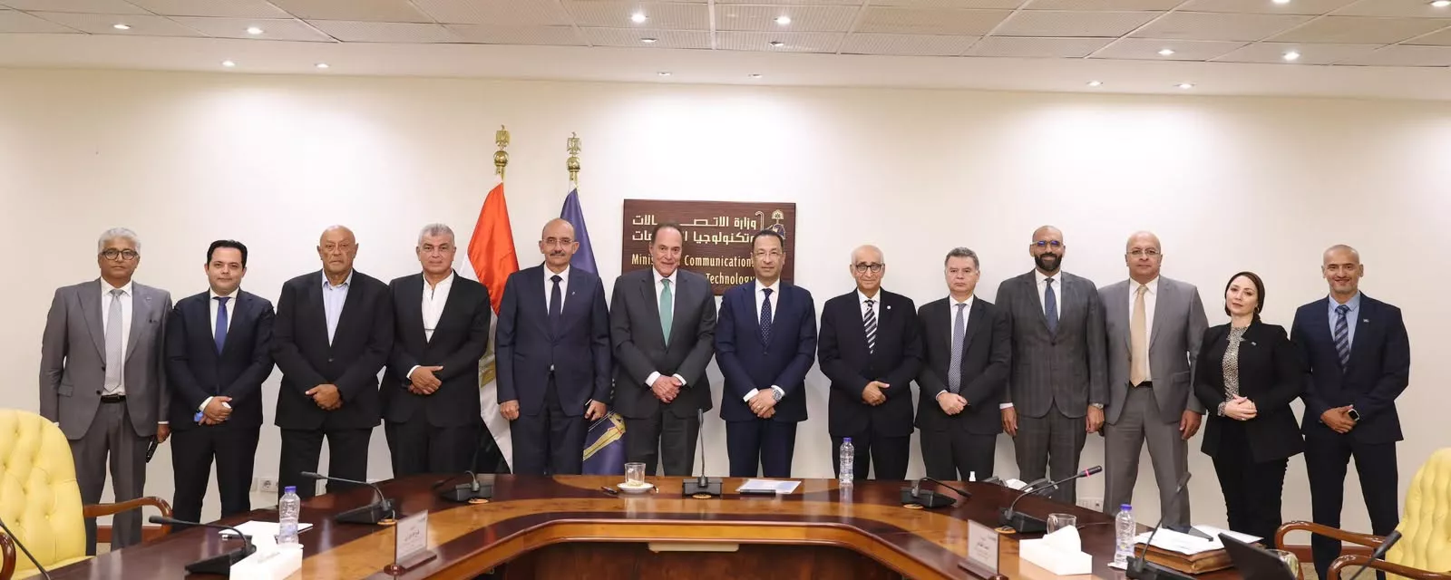 وزير الاتصالات يجتمع مع وفد جمعية رجال الأعمال المصريين