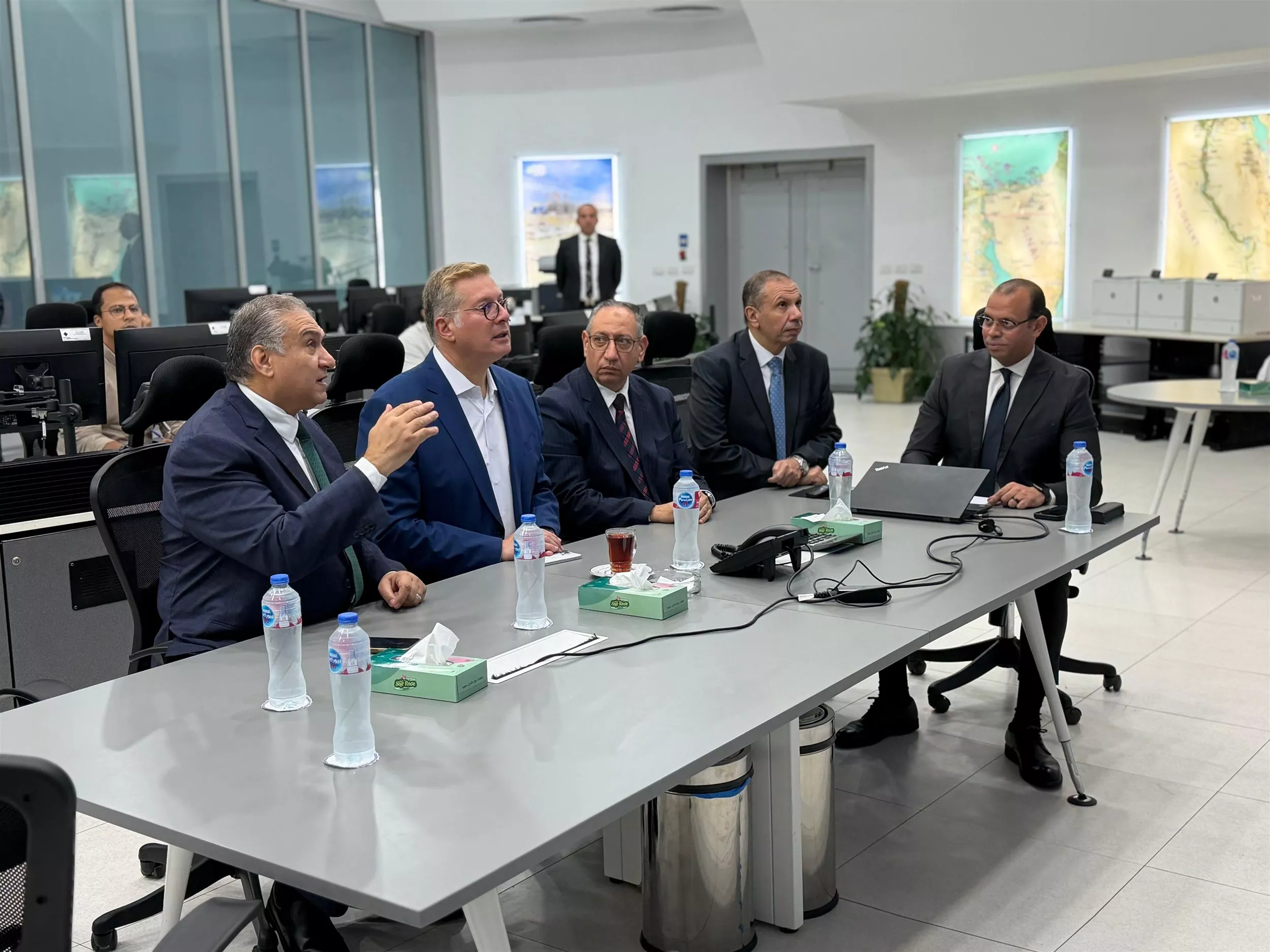 وزير البترول يتفقد مركز التحكم بالشبكة القومية للغازات الطبيعية ناتا