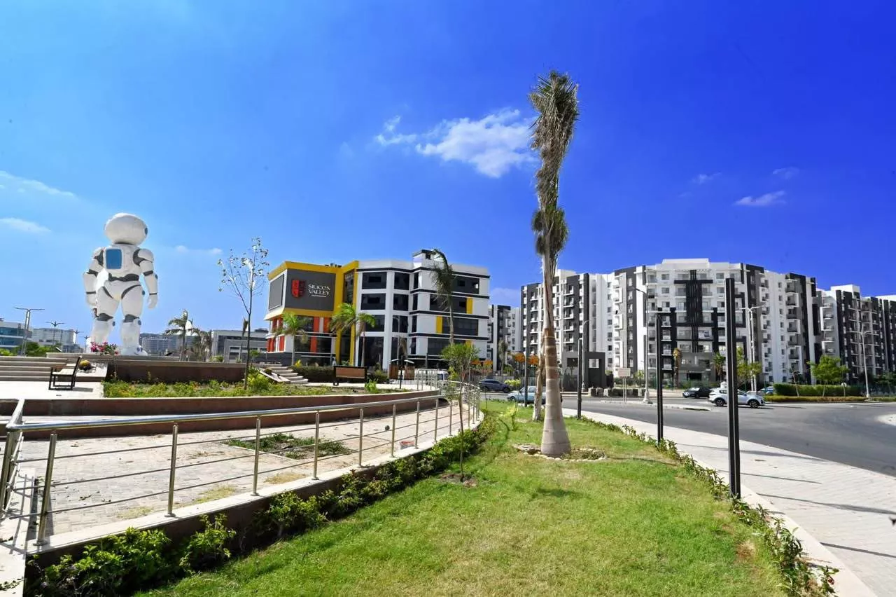 وزيرة الإسكان تتابع عدد من المشروعات والخدمات بالعاصمة الجديدة