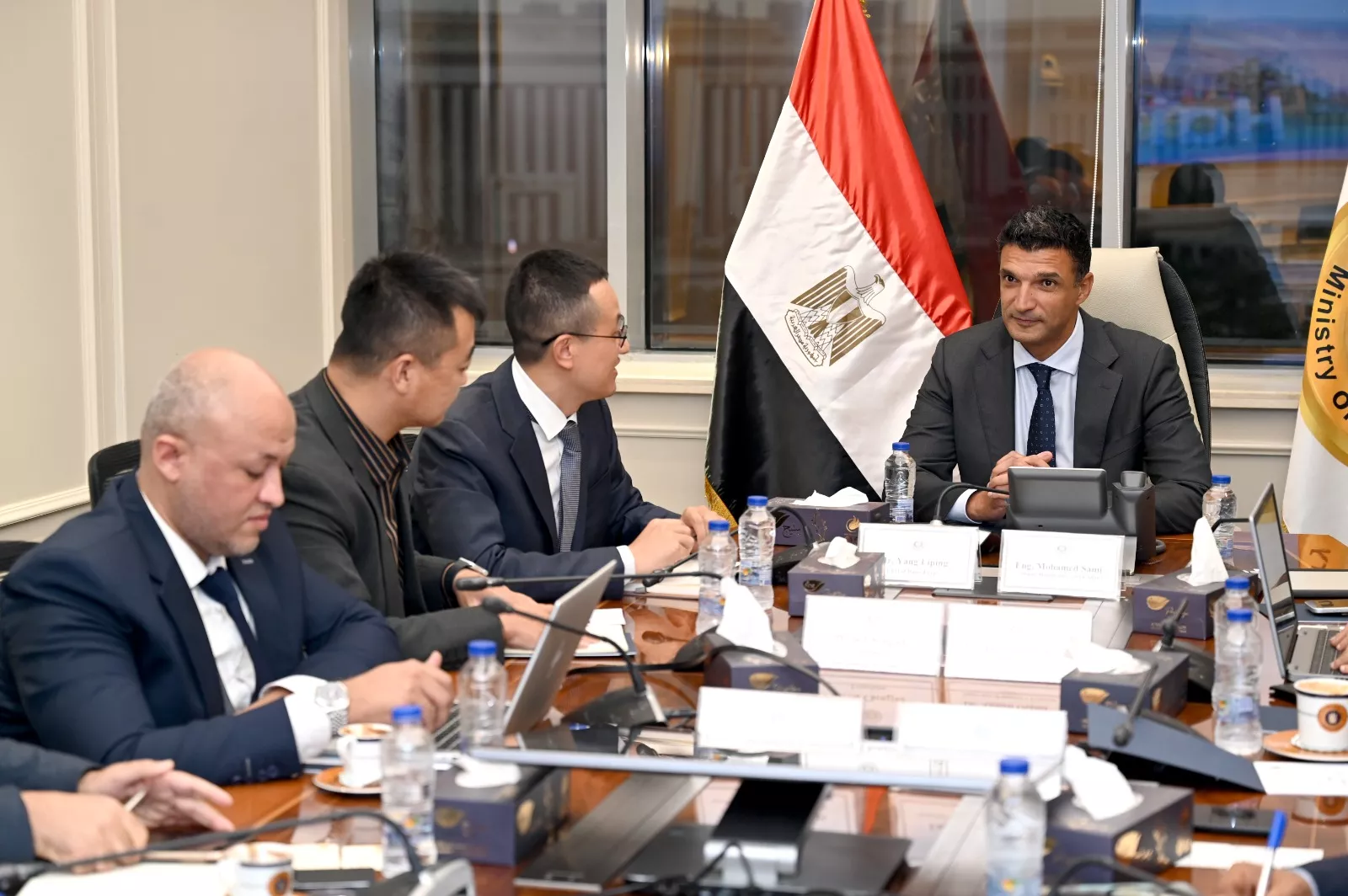 وزير الصناعة يجتمع مع ممثلي شركة هاير مصر للأجهزة الكهربائية