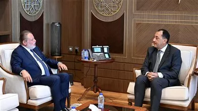 الحكومة والبنك المركزي يبحثان خفض معدلات التضخم وزيادة التدفقات الدولارية