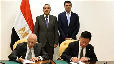 توقيع عقد إنشاء مصنع لإنتاج البطاريات الكهربائية باستثمارات تتجاوز 2 مليار جنيه