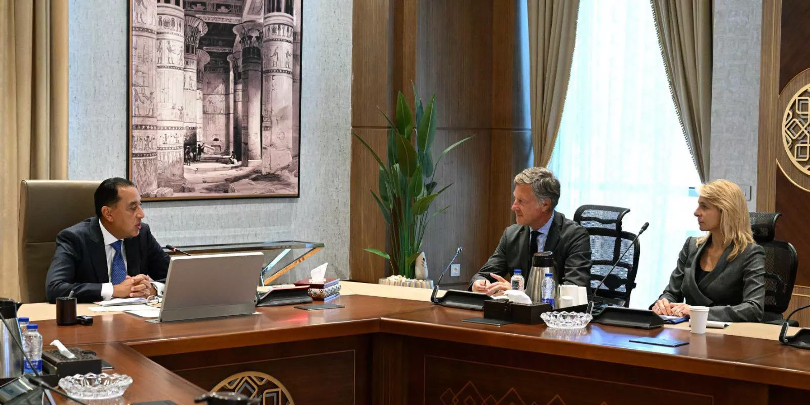 مدبولي يجتمع مع الرئيس التنفيذي لشركة أكور الفرنسية
