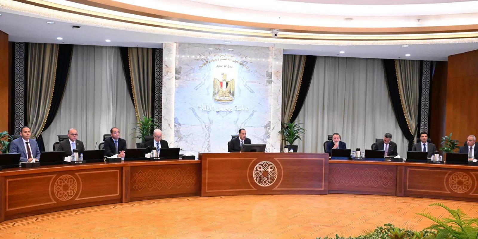 رئيس الوزراء يترأس اجتماع المجموعة الوزارية الاقتصادية 